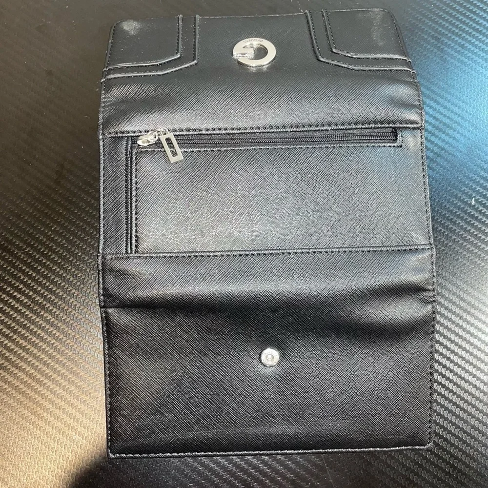 G by Guess Wallet Trifold Multi Pockets Clear ID Slot Faux Leather Big G Logo